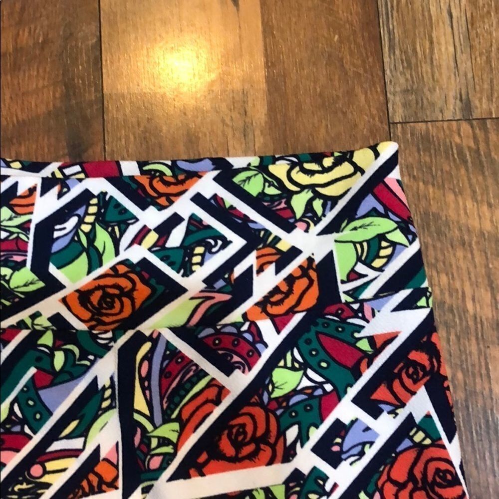 LulaRoe skirt L (3017*) - Picture 2 of 5